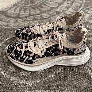 APL Streamline Running Shoe NWOB Leopard Print Size 9